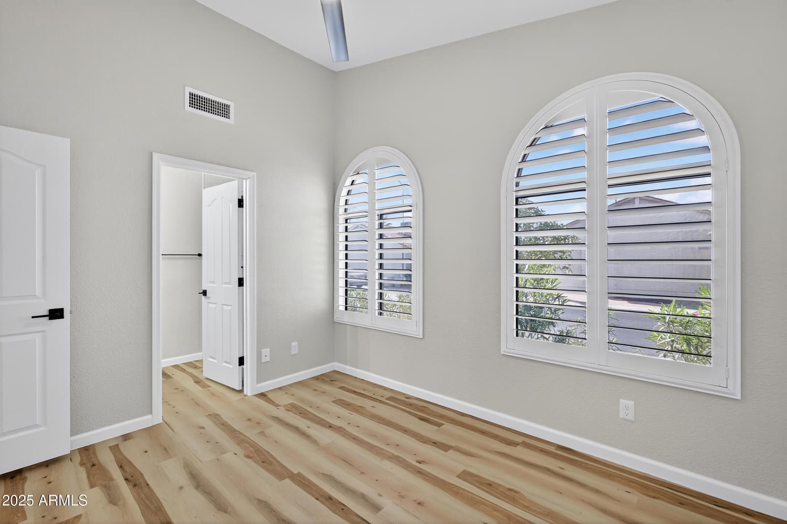 6831 S OAKMONT Drive, Chandler, AZ 85249 — photo 12 of 37
