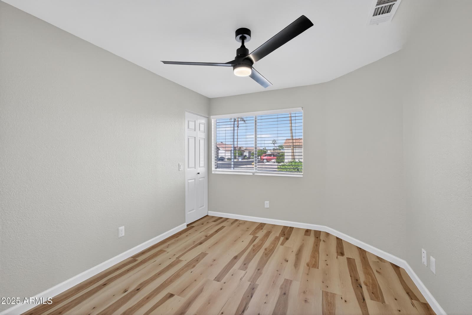 6831 S OAKMONT Drive, Chandler, AZ 85249 — photo 16 of 37
