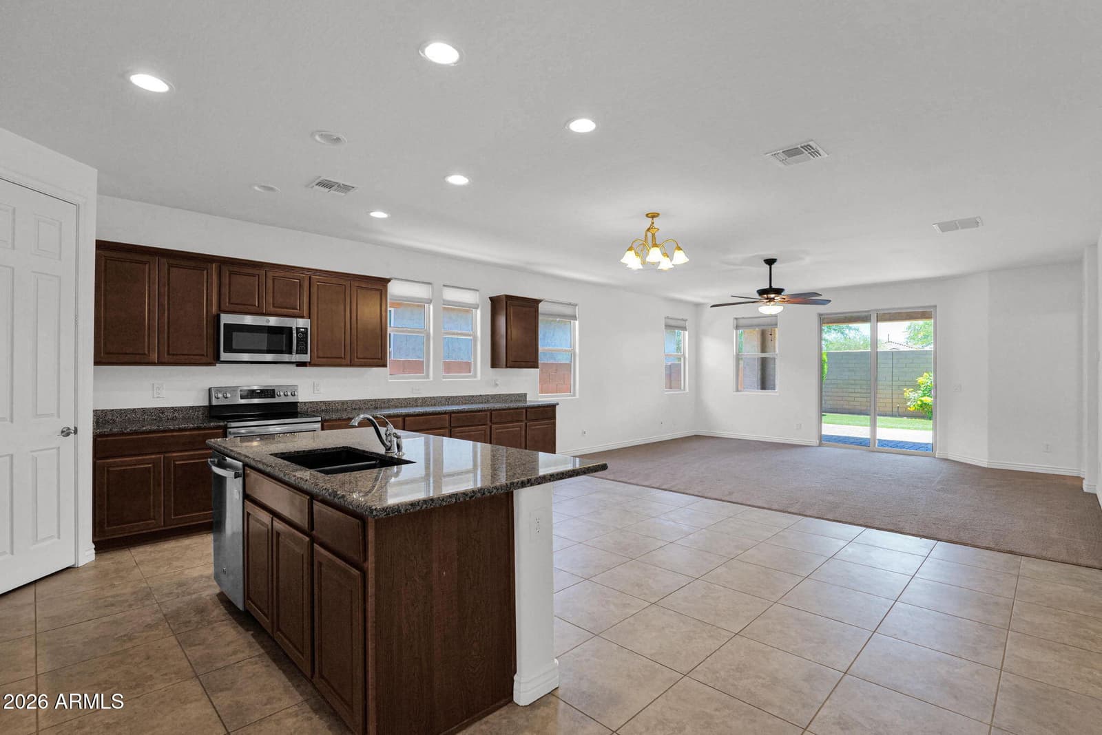 10631 E WAVELENGTH Avenue, Mesa, AZ 85212 — photo 5 of 34