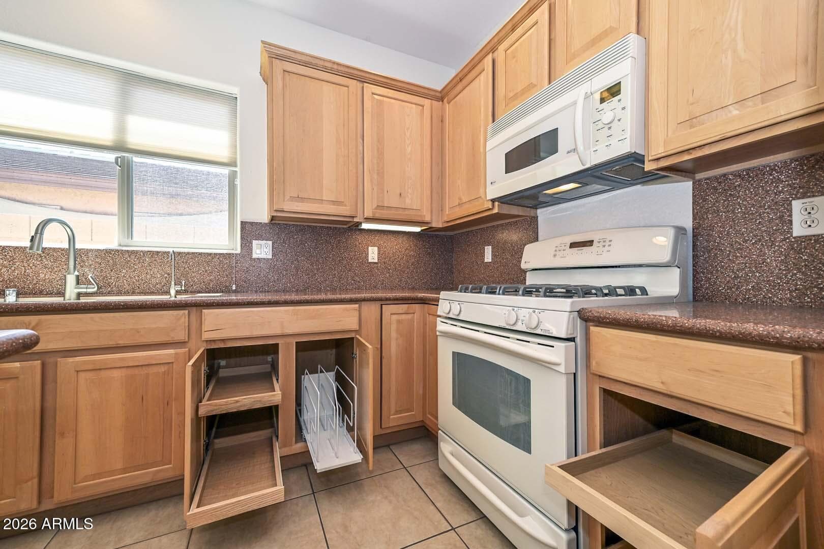 8436 W ALYSSA Lane, Peoria, AZ 85383 — photo 8 of 55