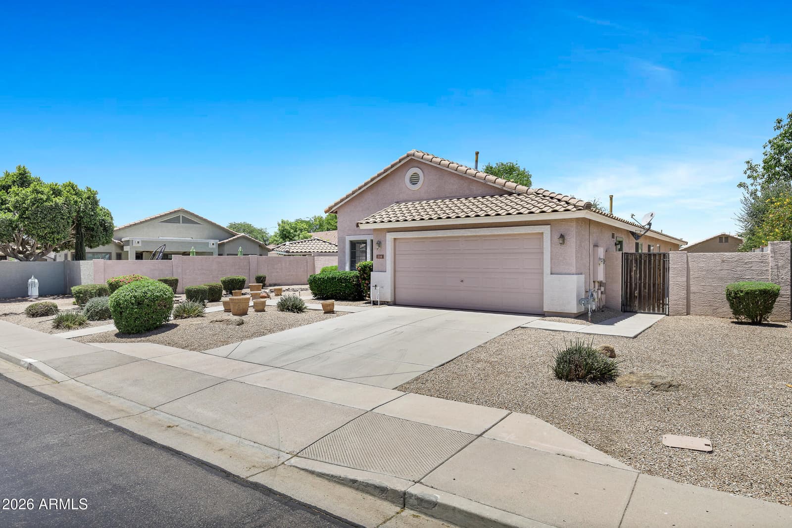 2116 S JOPLIN, Mesa, AZ 85209 — photo 2 of 34