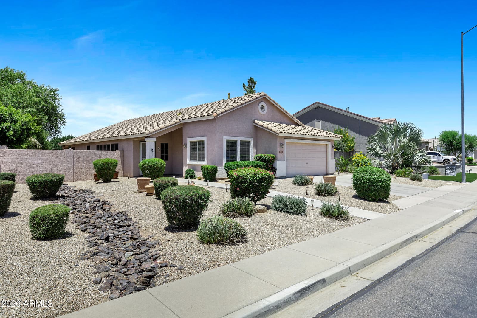 2116 S JOPLIN, Mesa, AZ 85209 — photo 3 of 34