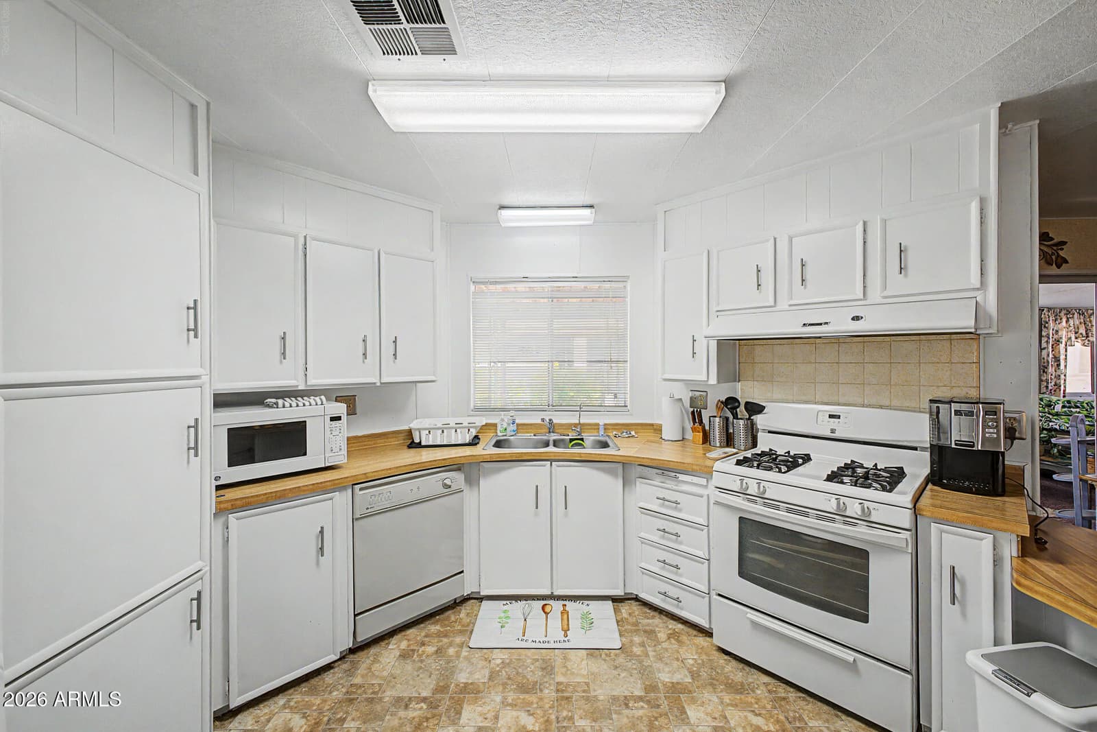 25631 S MONTANA Avenue, Sun Lakes, AZ 85248 — photo 10 of 27