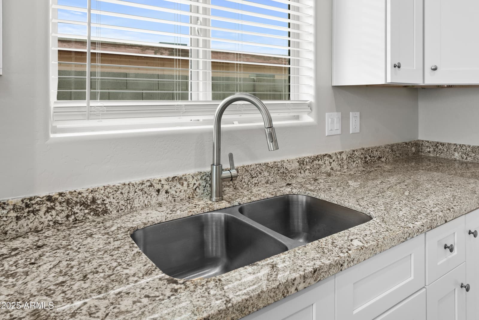 4050 N KIOHA Drive, Eloy, AZ 85131 — photo 10 of 32