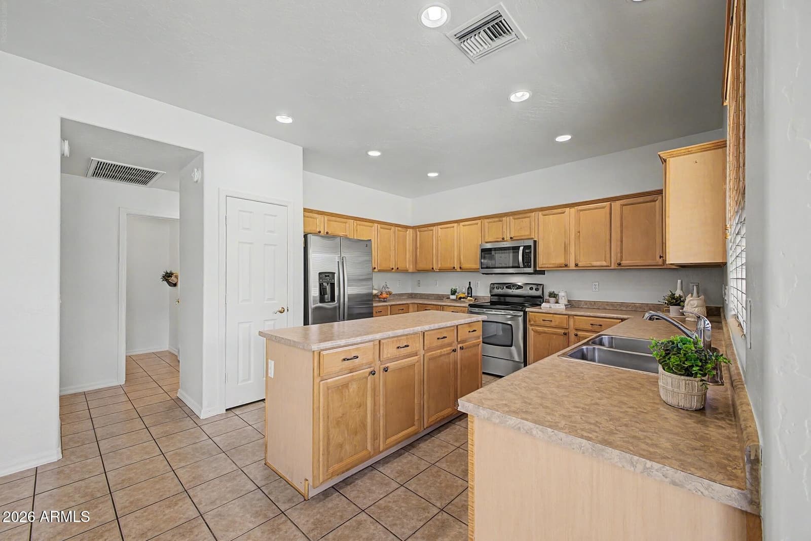 2923 N 140TH Drive, Goodyear, AZ 85395 — photo 13 of 32