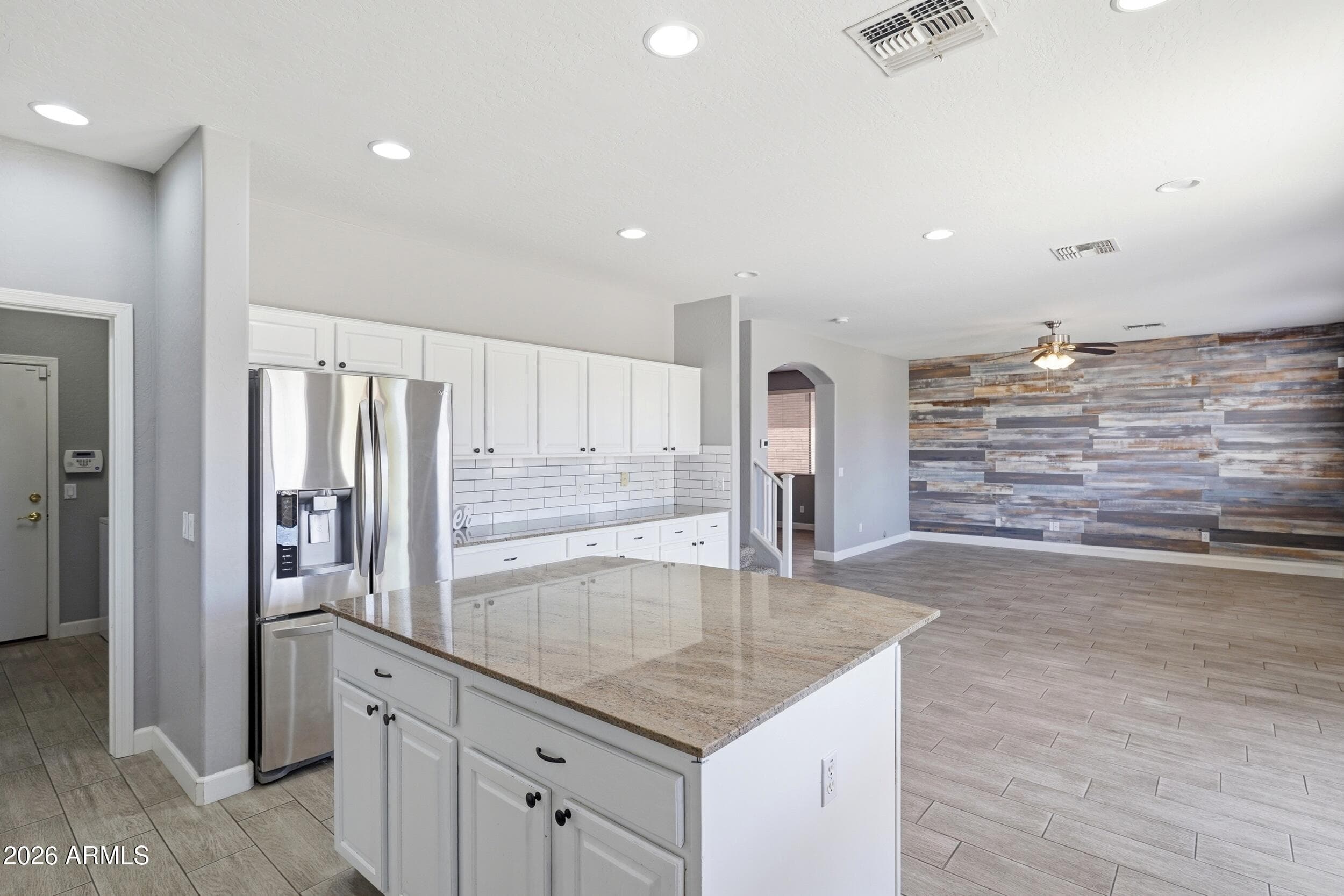 7407 W HONEYSUCKLE Drive, Peoria, AZ 85383 — photo 9 of 39