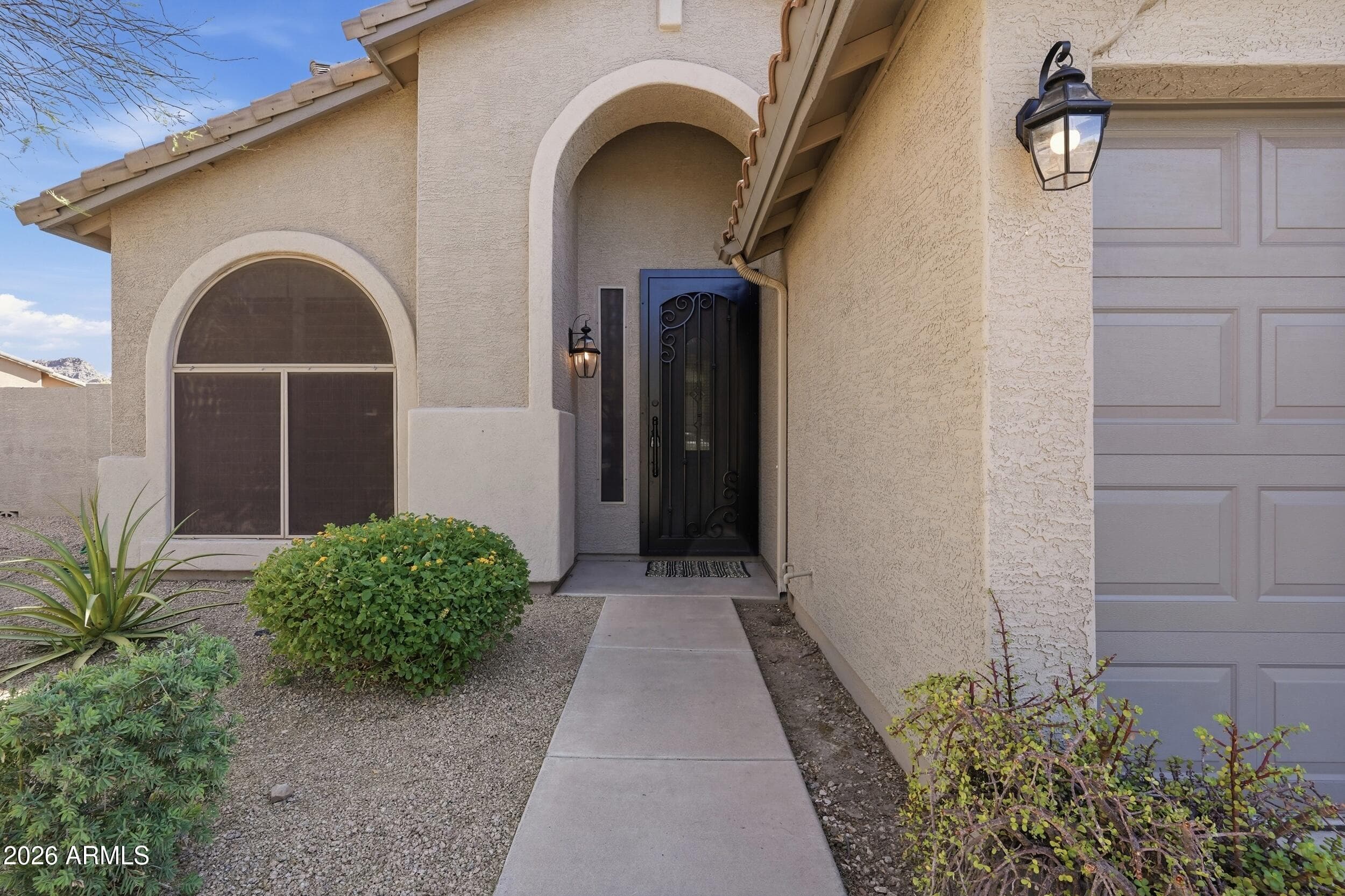 8370 W SPUR Drive, Peoria, AZ 85383 — photo 3 of 57