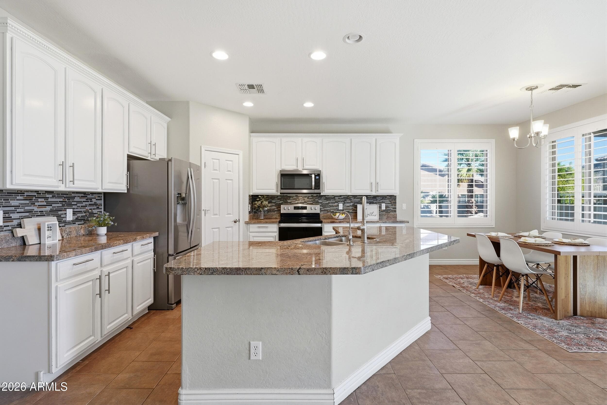 8370 W SPUR Drive, Peoria, AZ 85383 — photo 11 of 57
