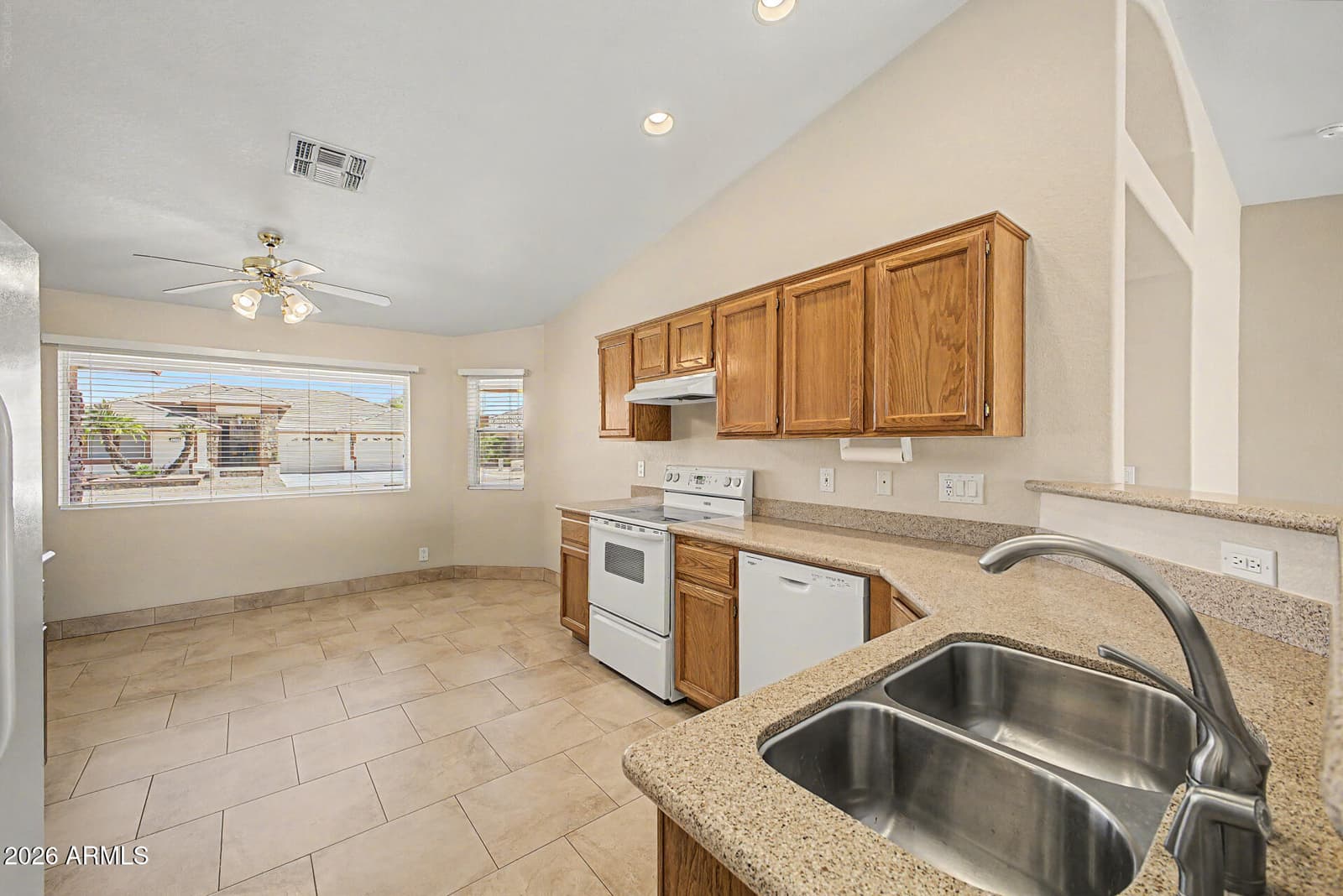 11247 E MEDINA Avenue, Mesa, AZ 85209 — photo 10 of 31
