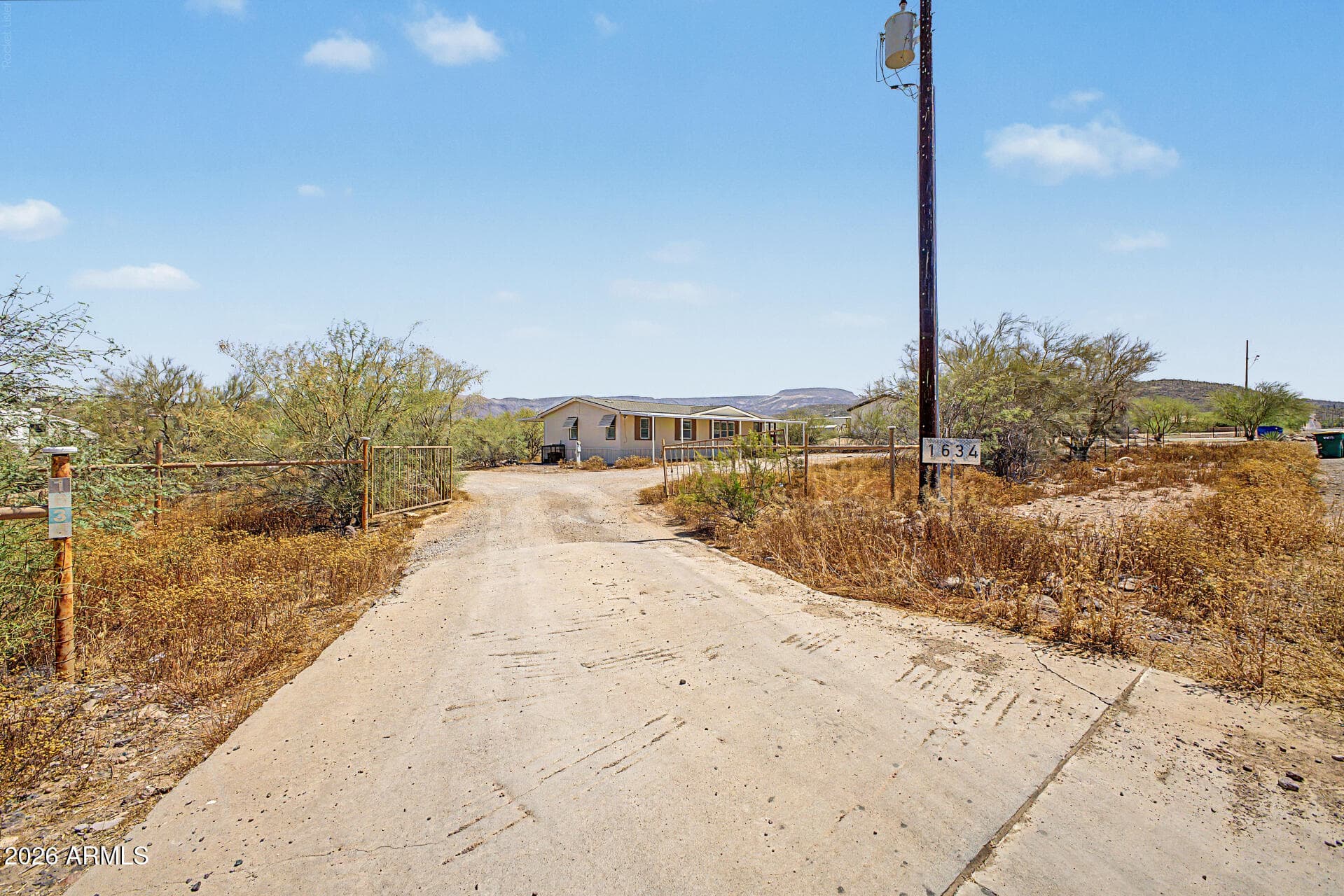 1628 E CIRCLE MOUNTAIN Road, New River, AZ 85087