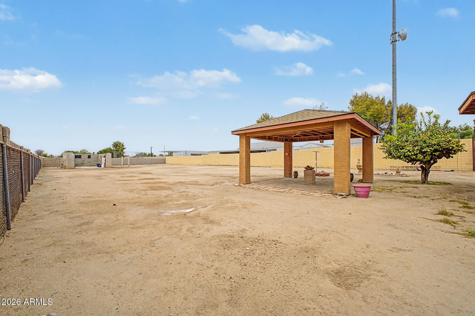 502 W SOUTHERN Avenue, Phoenix, AZ 85041 — photo 9 of 22