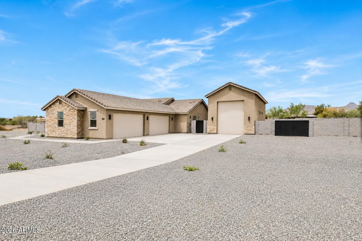 1686 E Carriage Lane, Phoenix, AZ 85086