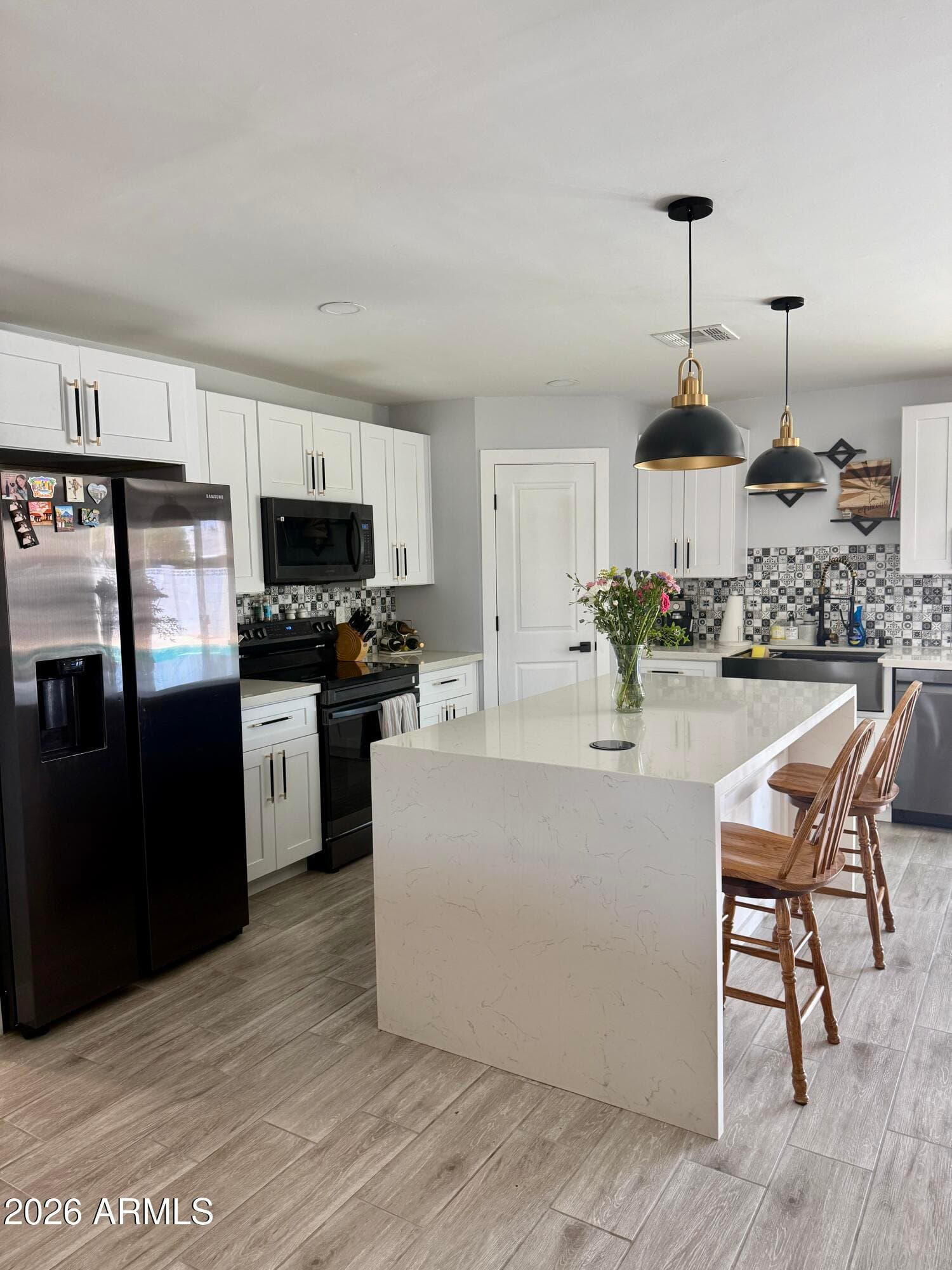 326 E PEBBLE BEACH Drive, Tempe, AZ 85282 — photo 4 of 25
