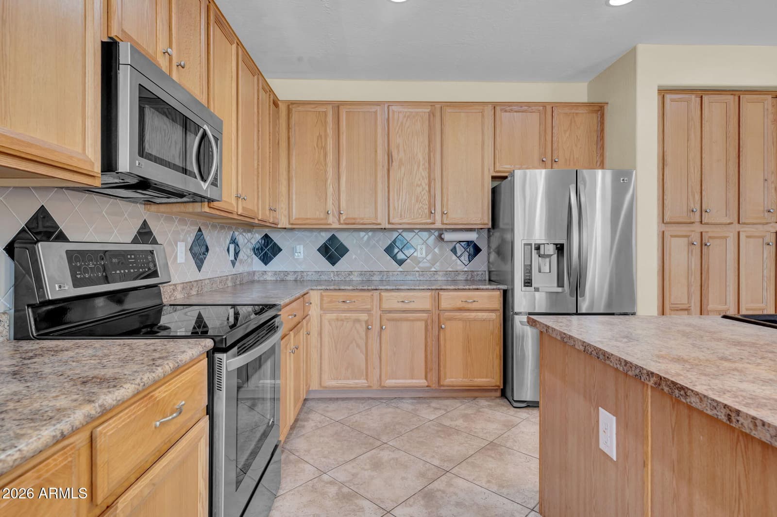 7604 N 87th Drive, Glendale, AZ 85305 — photo 10 of 33