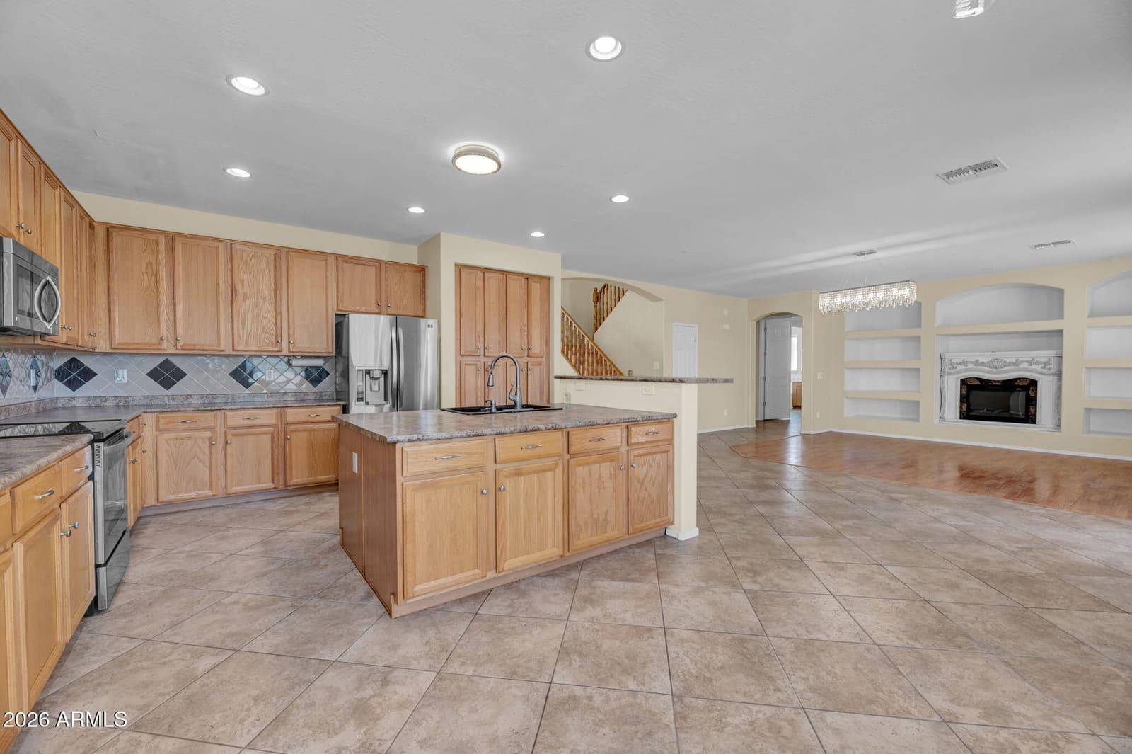 7604 N 87th Drive, Glendale, AZ 85305 — photo 9 of 33