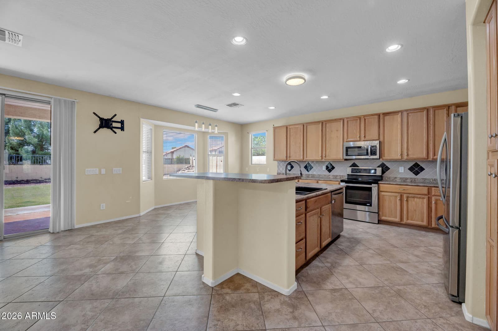 7604 N 87th Drive, Glendale, AZ 85305 — photo 6 of 33