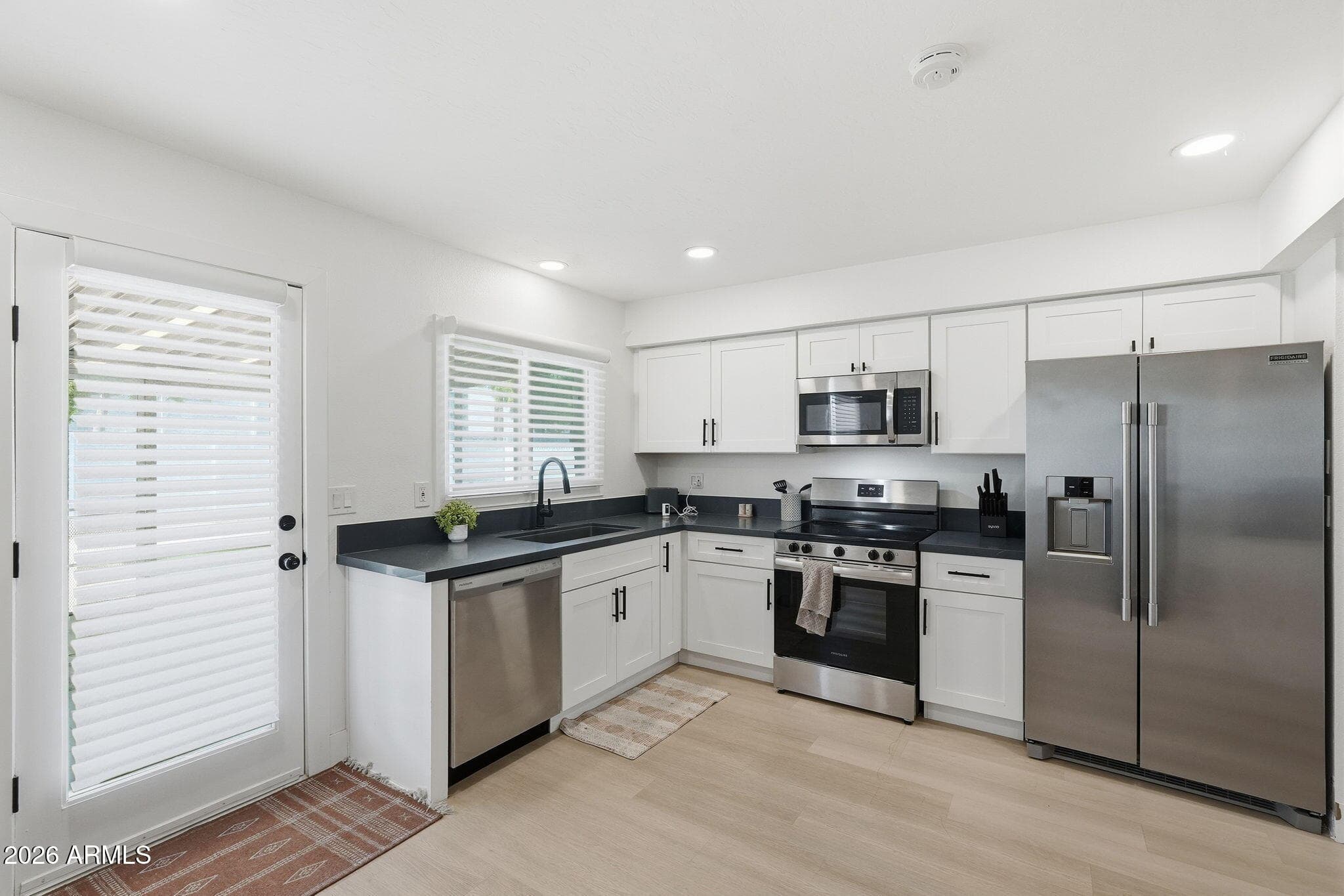 233 E ELLIS Drive, Tempe, AZ 85282 — photo 12 of 38