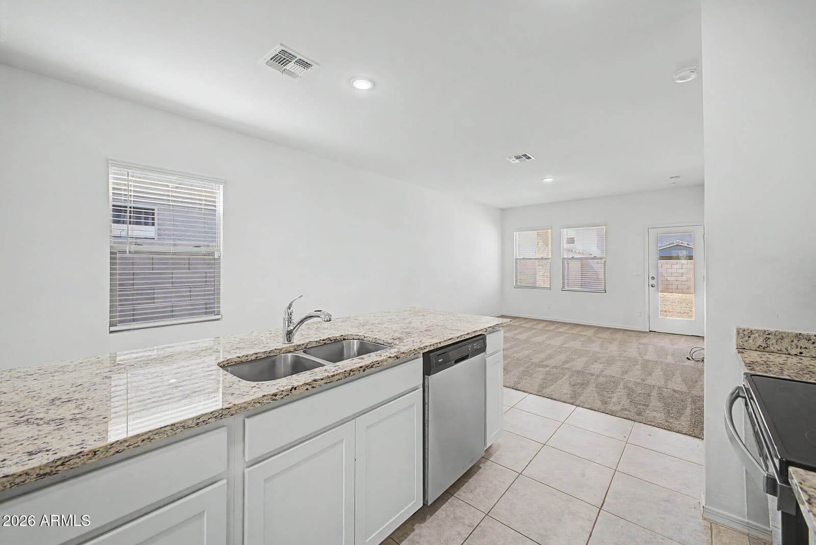 6070 E HELIOS Drive, Florence, AZ 85132 — photo 11 of 26