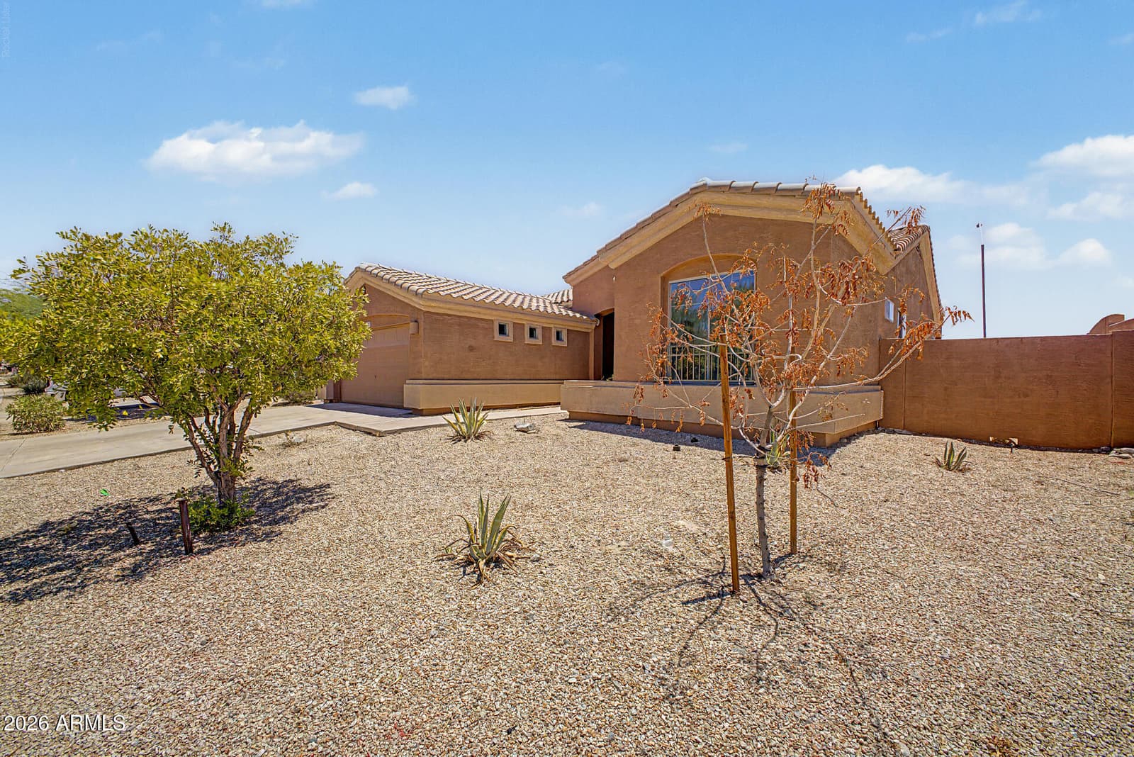 17767 W DESERT VIEW Lane, Goodyear, AZ 85338 — photo 3 of 36