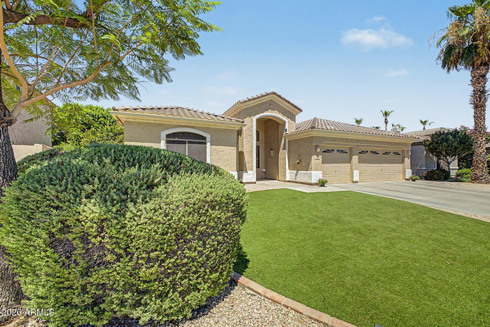 540 N MAMMOTH Way, Chandler, AZ 85225 — photo 2 of 41