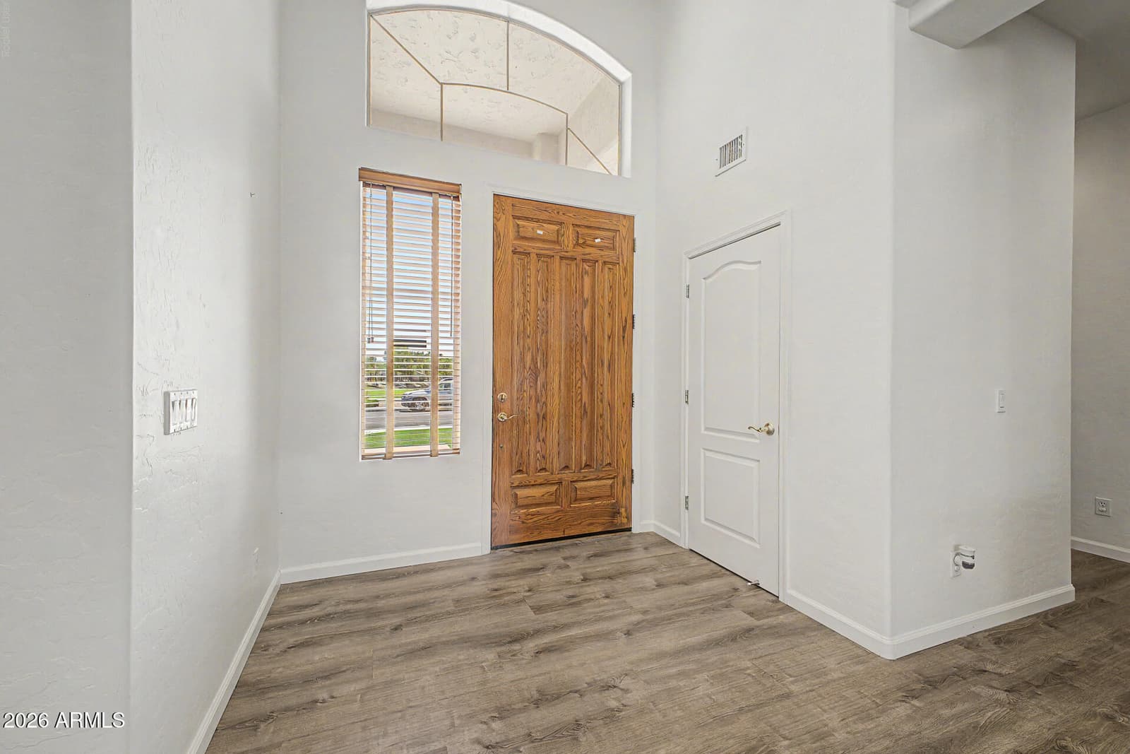540 N MAMMOTH Way, Chandler, AZ 85225 — photo 4 of 41