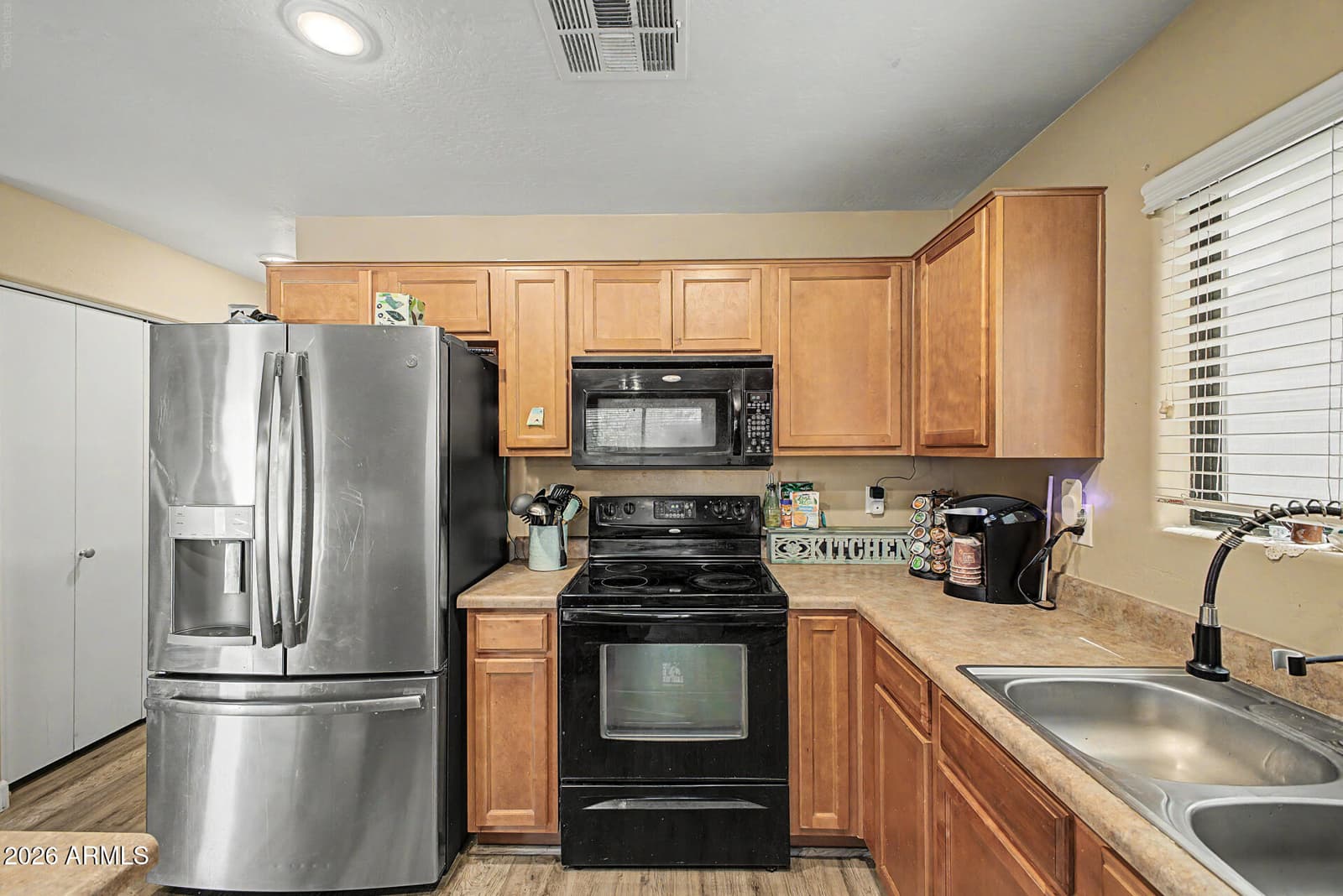 2325 E Greenlee Avenue, Apache Junction, AZ 85119 — photo 10 of 47