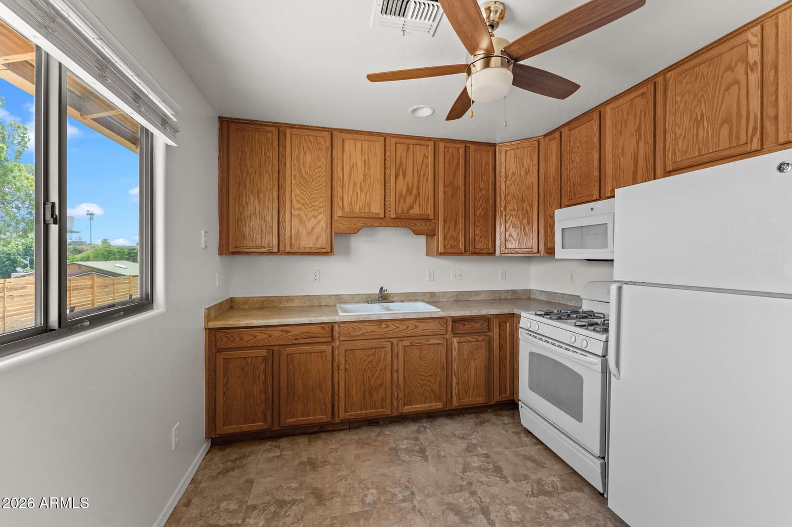 512 N Jackson Street, Wickenburg, AZ 85390 — photo 3 of 9