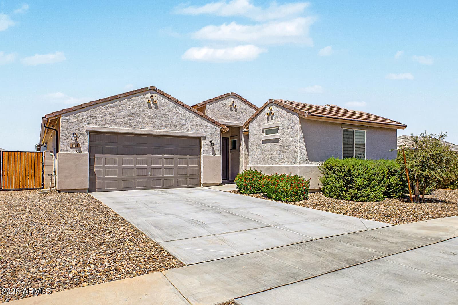 1194 E MEADOWRIDGE Drive, Casa Grande, AZ 85122 — photo 4 of 52
