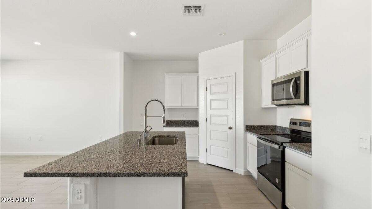 3005 W Simone Avenue, Apache Junction, AZ 85120 — photo 4 of 14