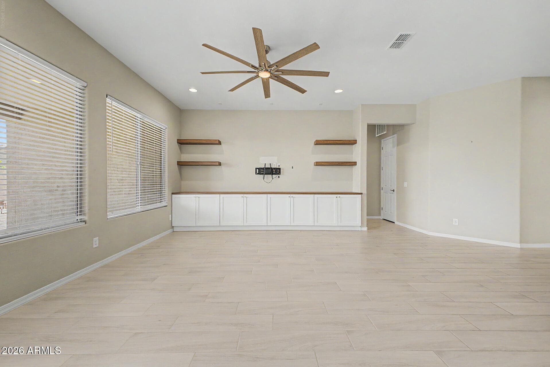 16699 W SAGUARO PARK Lane, Surprise, AZ 85387 — photo 10 of 33