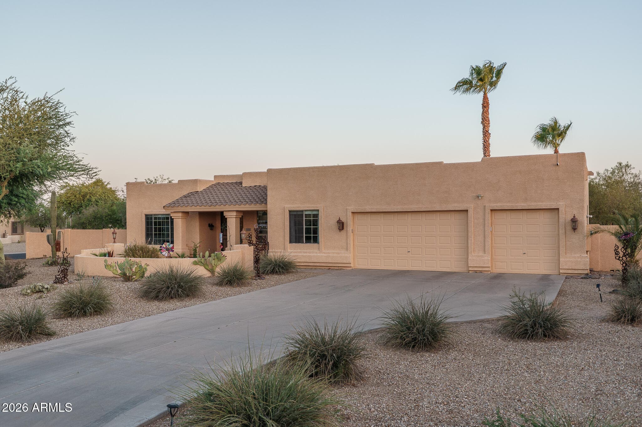 24329 W MARK Lane, Wittmann, AZ 85361