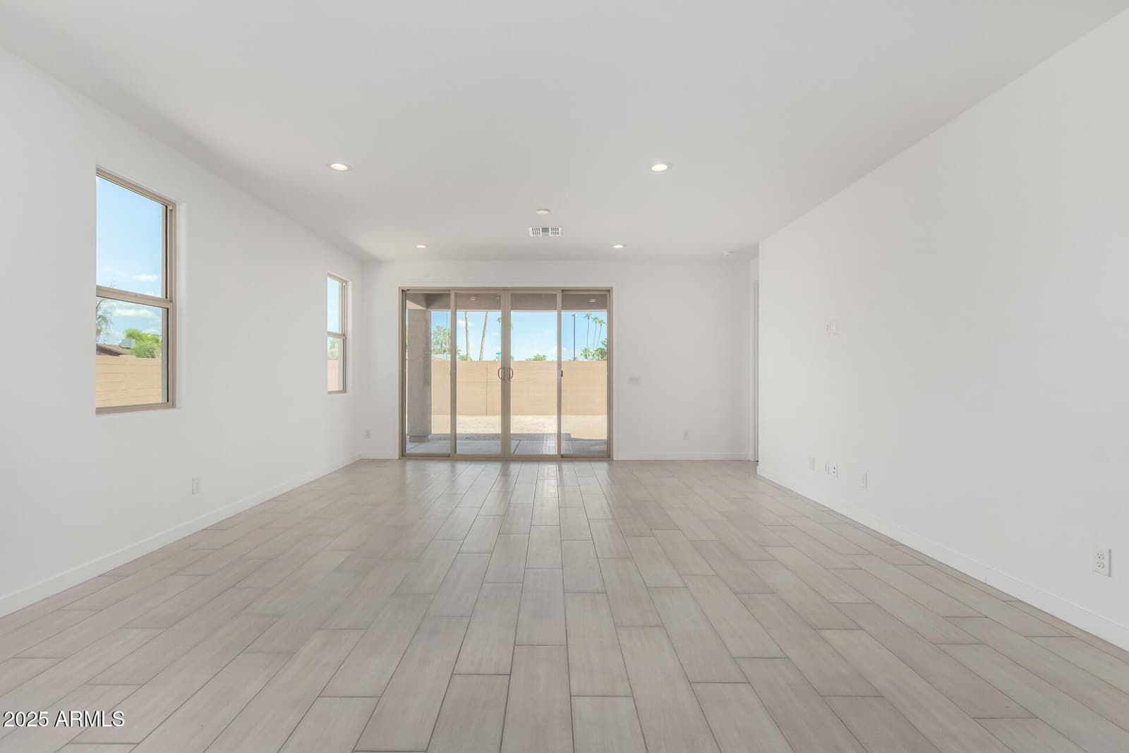 8331 N 53rd Drive, Glendale, AZ 85302 — photo 6 of 32
