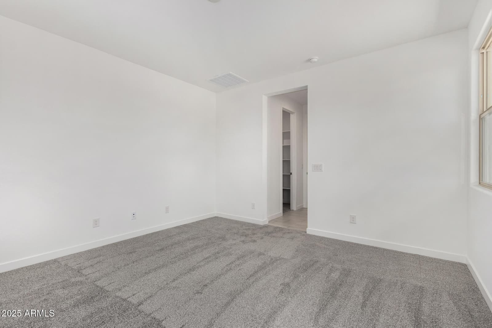 8331 N 53rd Drive, Glendale, AZ 85302 — photo 9 of 32
