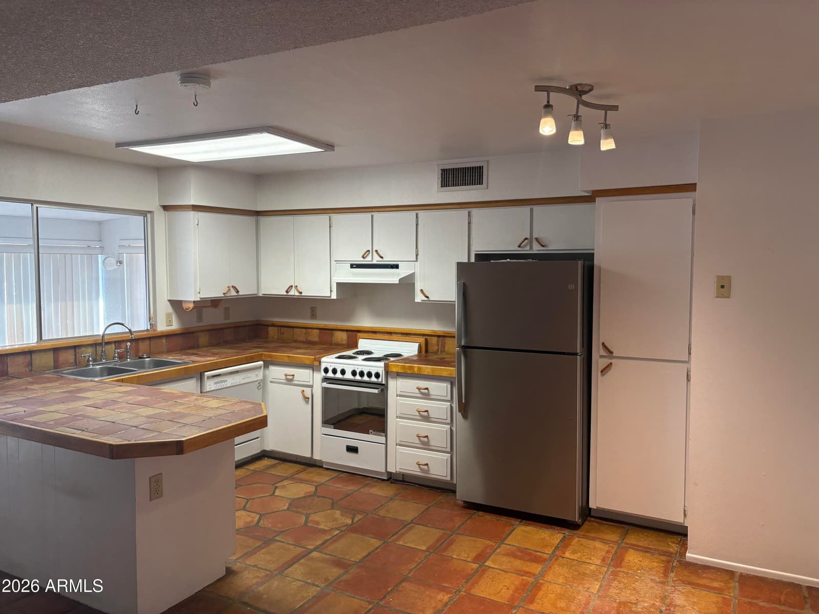2020 E RICE Drive, Tempe, AZ 85283 — photo 3 of 17