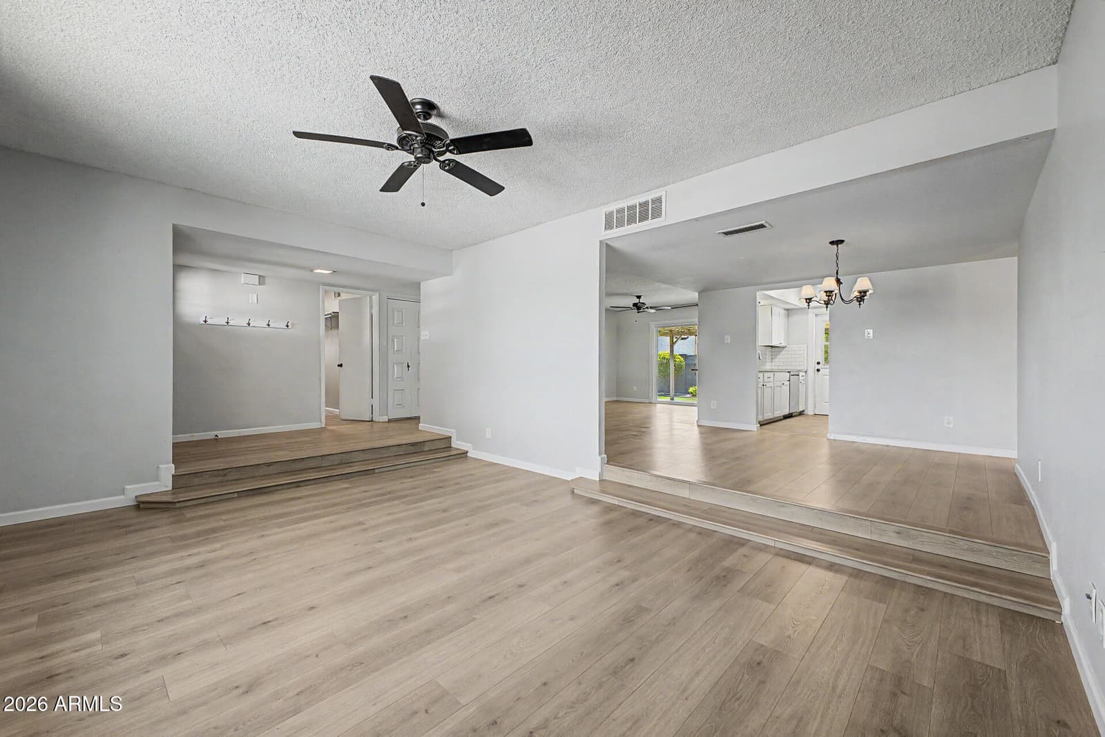 15616 N 56TH Avenue, Glendale, AZ 85306 — photo 5 of 38