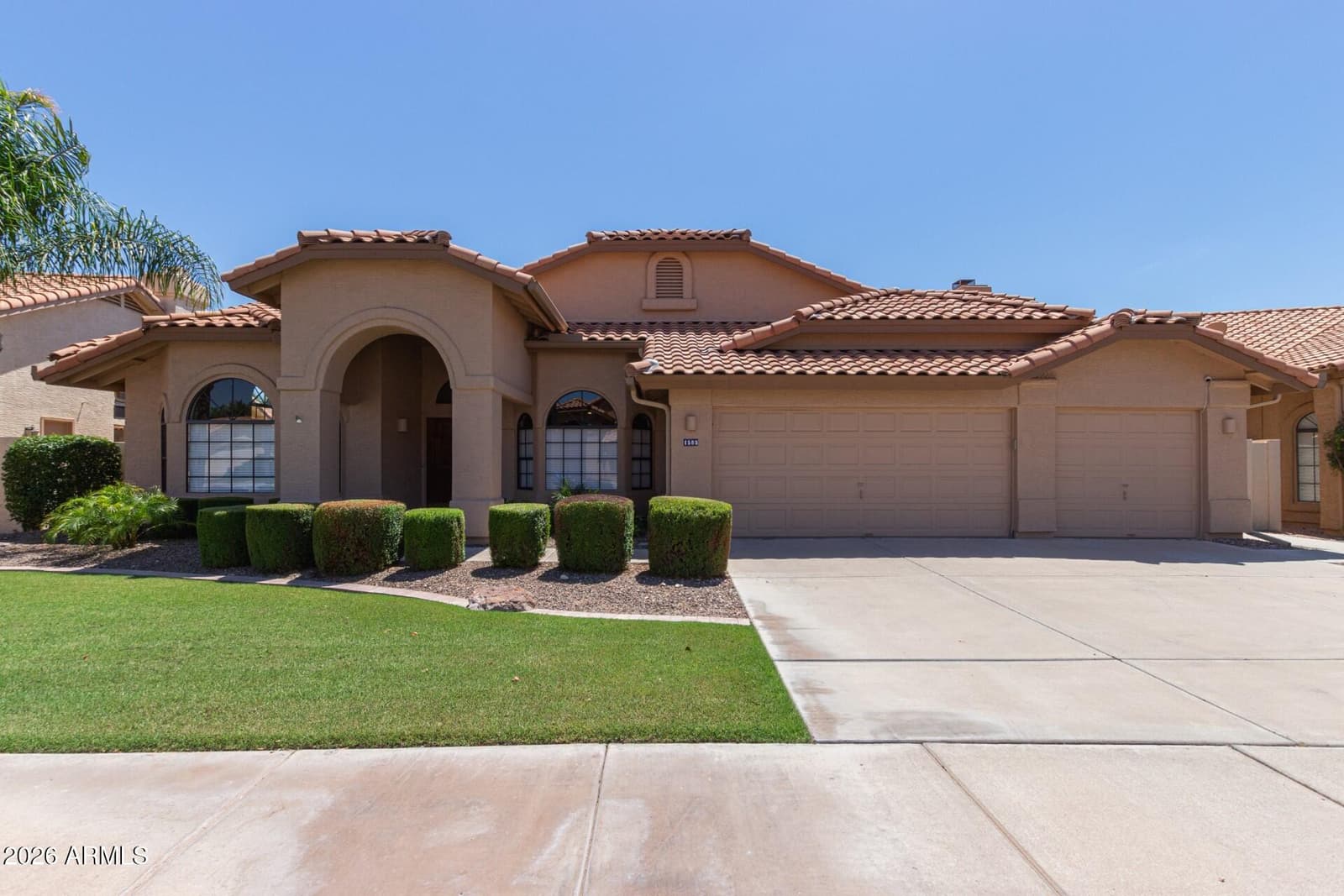 1585 W HONEYSUCKLE Lane, Chandler, AZ 85248 — photo 1 of 31