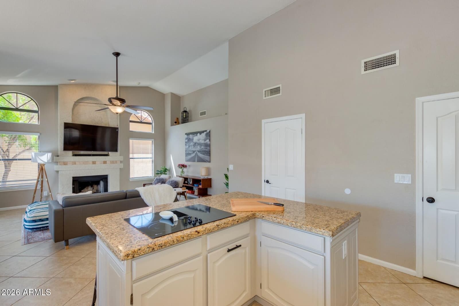 1585 W HONEYSUCKLE Lane, Chandler, AZ 85248 — photo 9 of 31