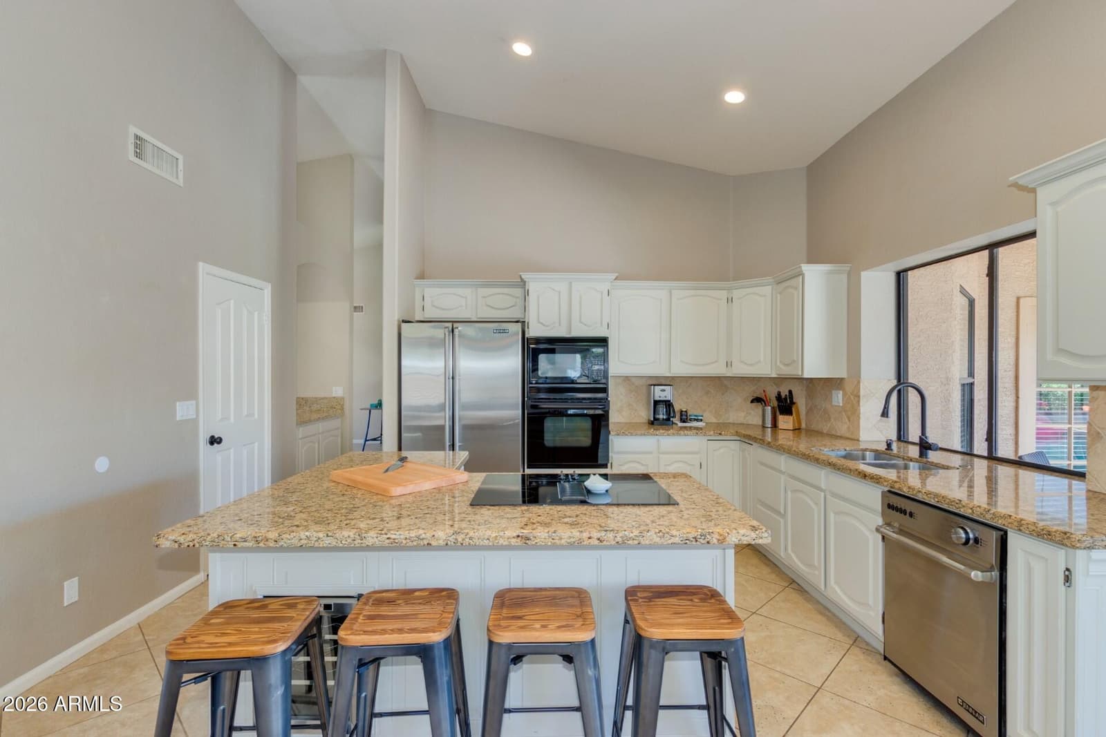1585 W HONEYSUCKLE Lane, Chandler, AZ 85248 — photo 10 of 31
