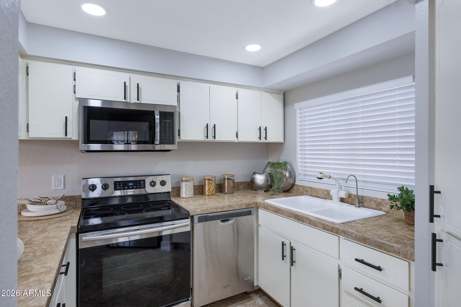 905 S MELODY Lane, Tempe, AZ 85281 — photo 10 of 25