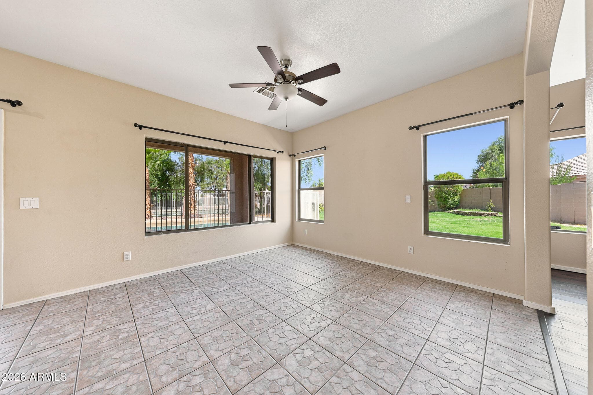 10828 W MONTE VISTA Road, Avondale, AZ 85392 — photo 8 of 32