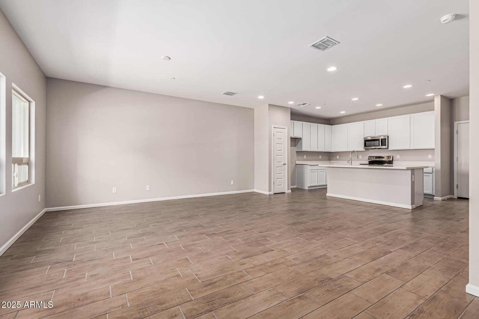 733 E COMMONWEALTH Avenue 23, Chandler, AZ 85225 — photo 6 of 29
