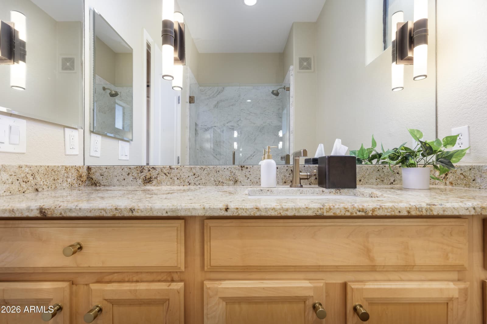 7027 N SCOTTSDALE Road 113, Paradise Valley, AZ 85253 — photo 10 of 13
