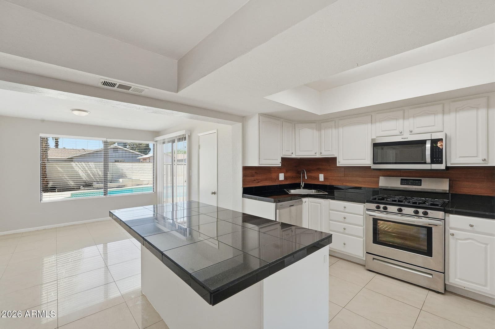 2254 W WETHERSFIELD Road, Phoenix, AZ 85029 — photo 9 of 34