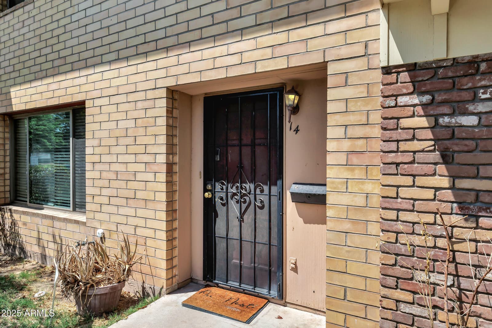 14 E HERMOSA Drive, Tempe, AZ 85282 — photo 4 of 34