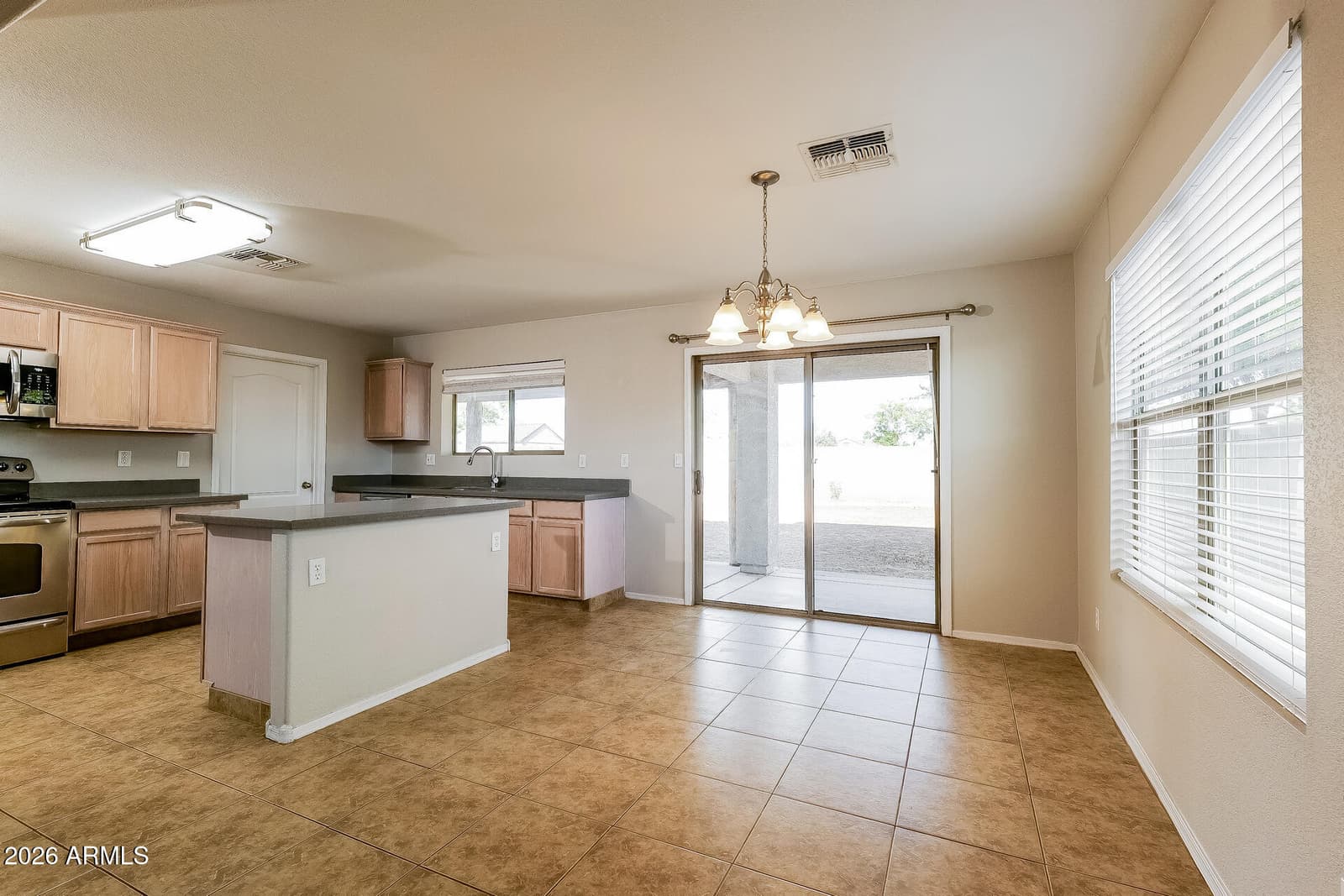 1877 N GREENWAY Lane, Casa Grande, AZ 85122 — photo 5 of 21