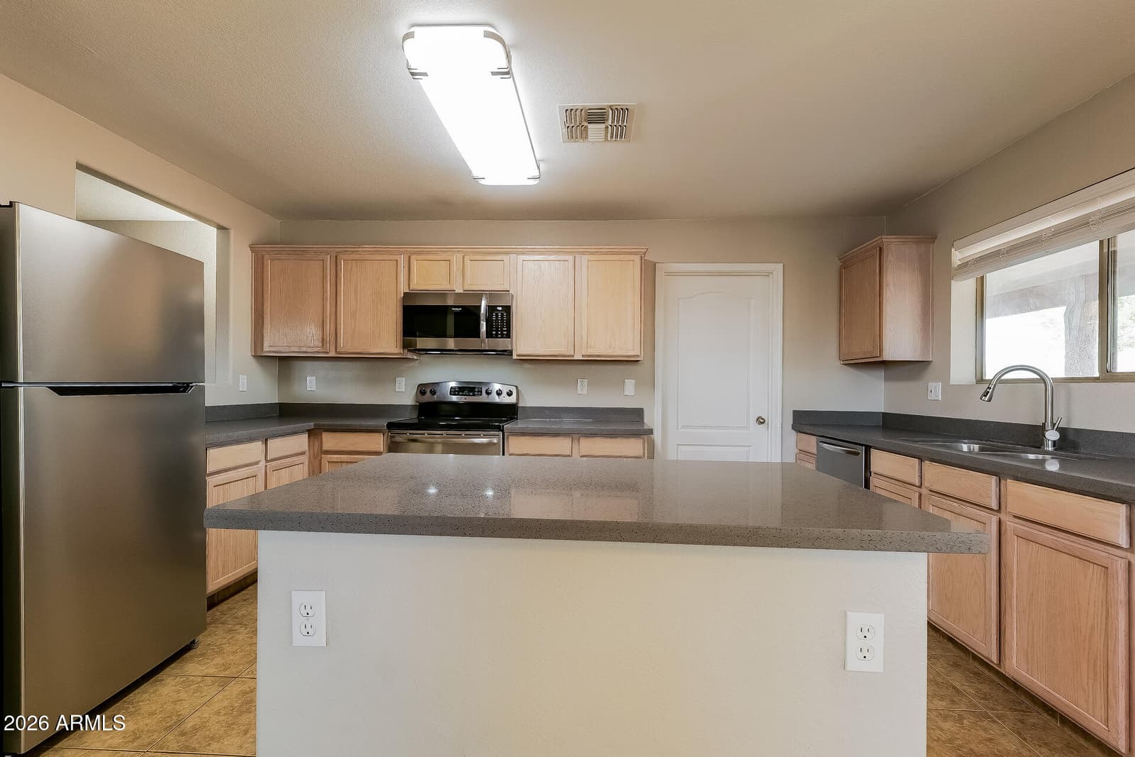 1877 N GREENWAY Lane, Casa Grande, AZ 85122 — photo 7 of 21
