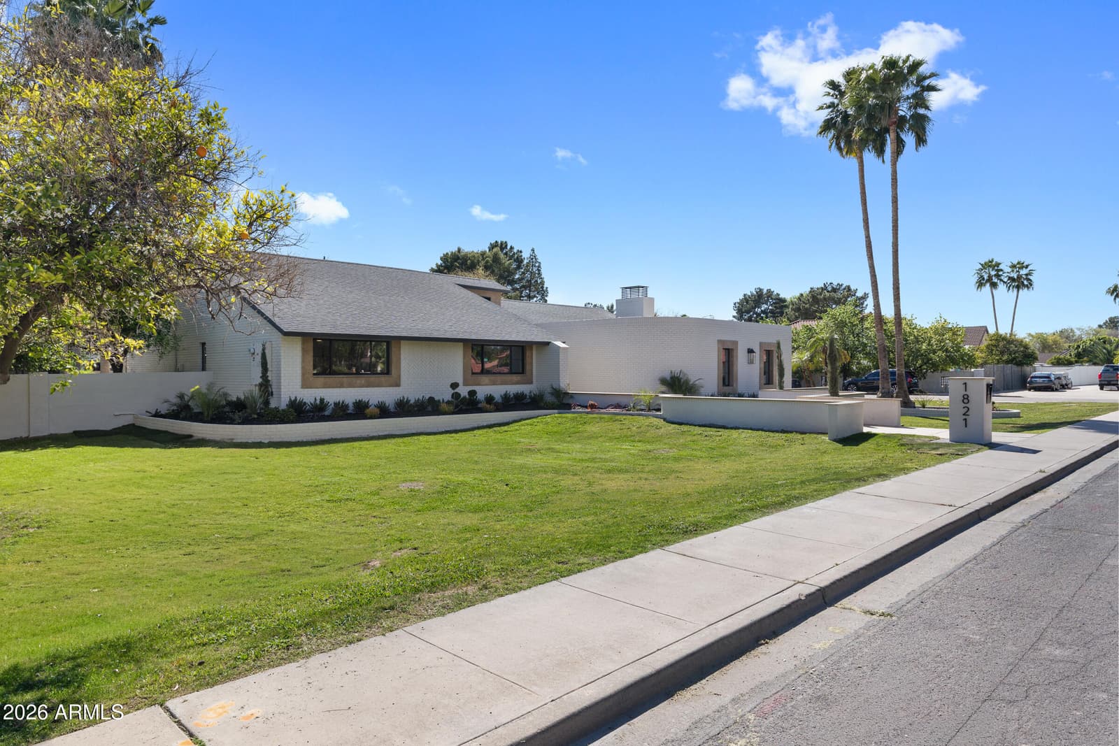 1821 E LYNWOOD Street, Mesa, AZ 85203 — photo 5 of 114