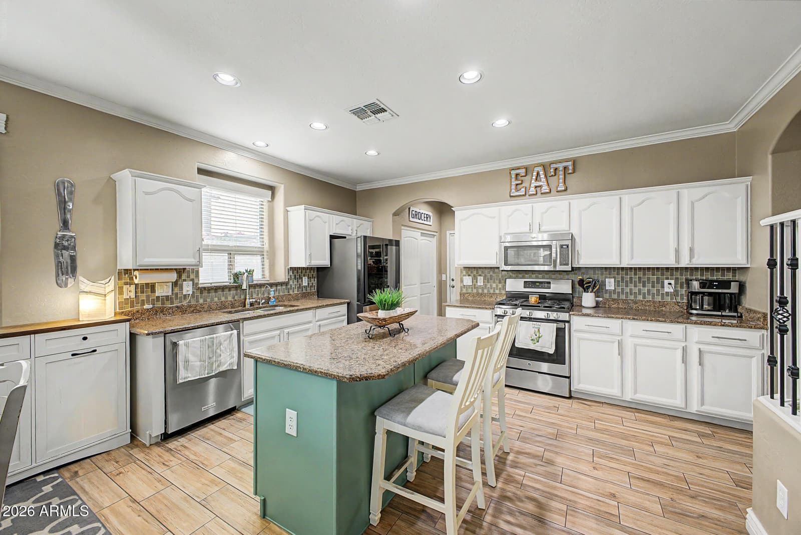 879 W HOLSTEIN Trail, San Tan Valley, AZ 85143 — photo 10 of 31