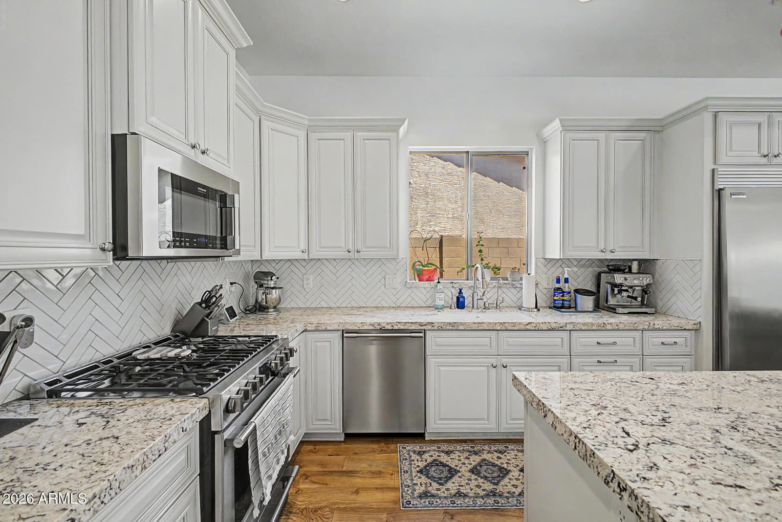 545 S LEMON Court, Gilbert, AZ 85296 — photo 5 of 41