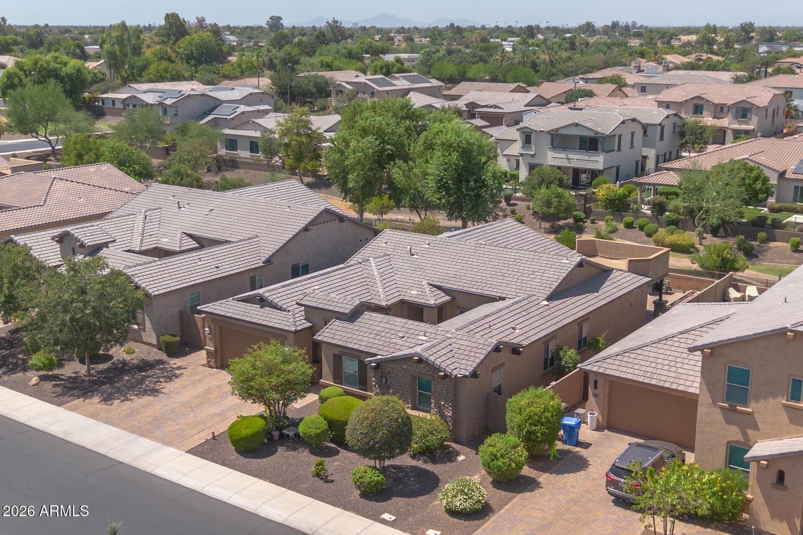 892 E HAMPTON Lane, Gilbert, AZ 85295 — photo 4 of 38
